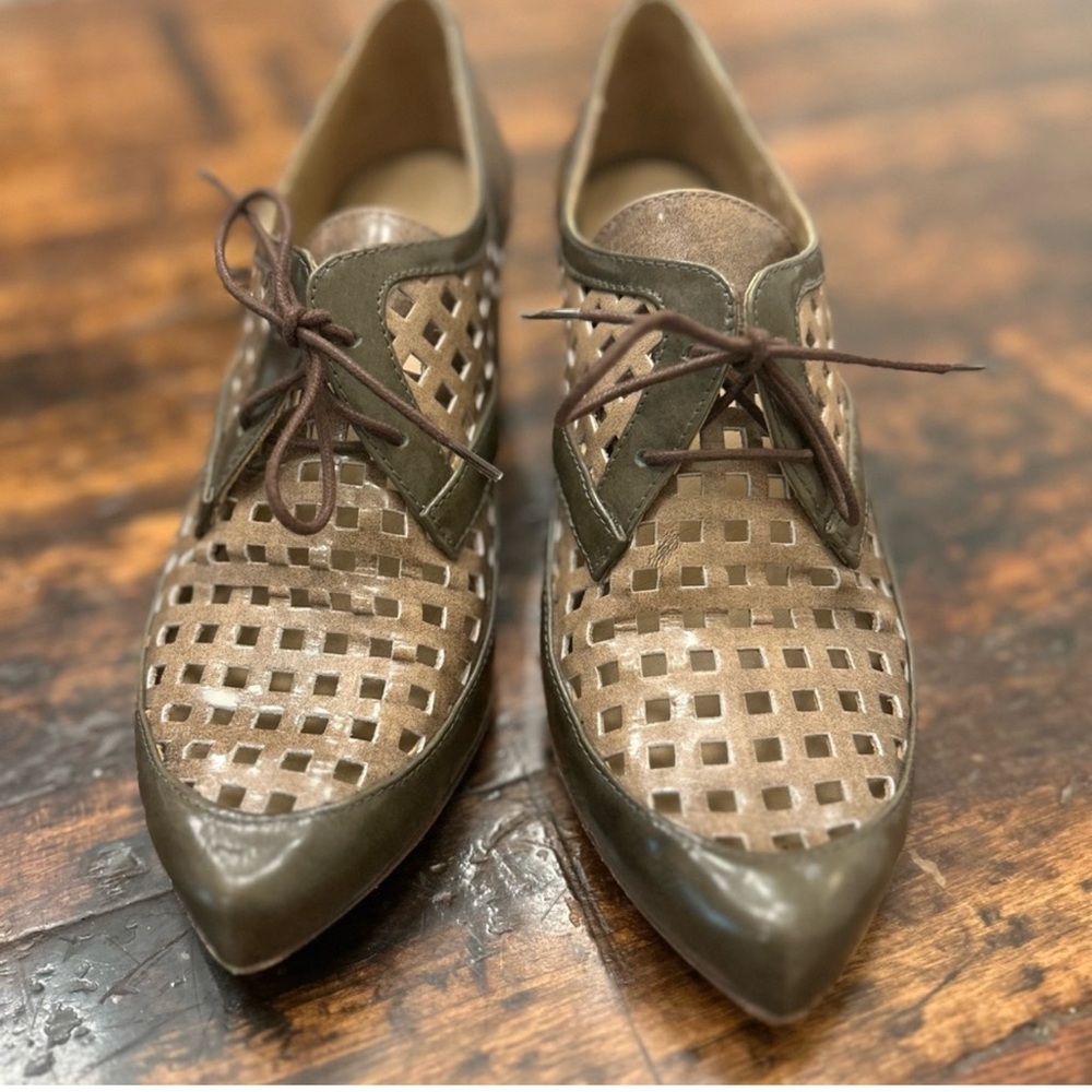Audley Elegant Brown and Tan Women's Lace-Up Shoes